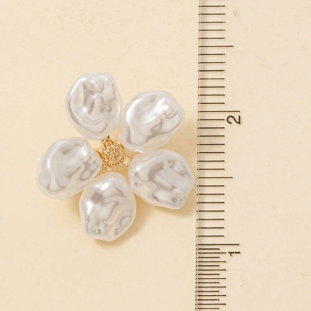 Lune Blanche · Chunky Pearl Flower Stud Earrings