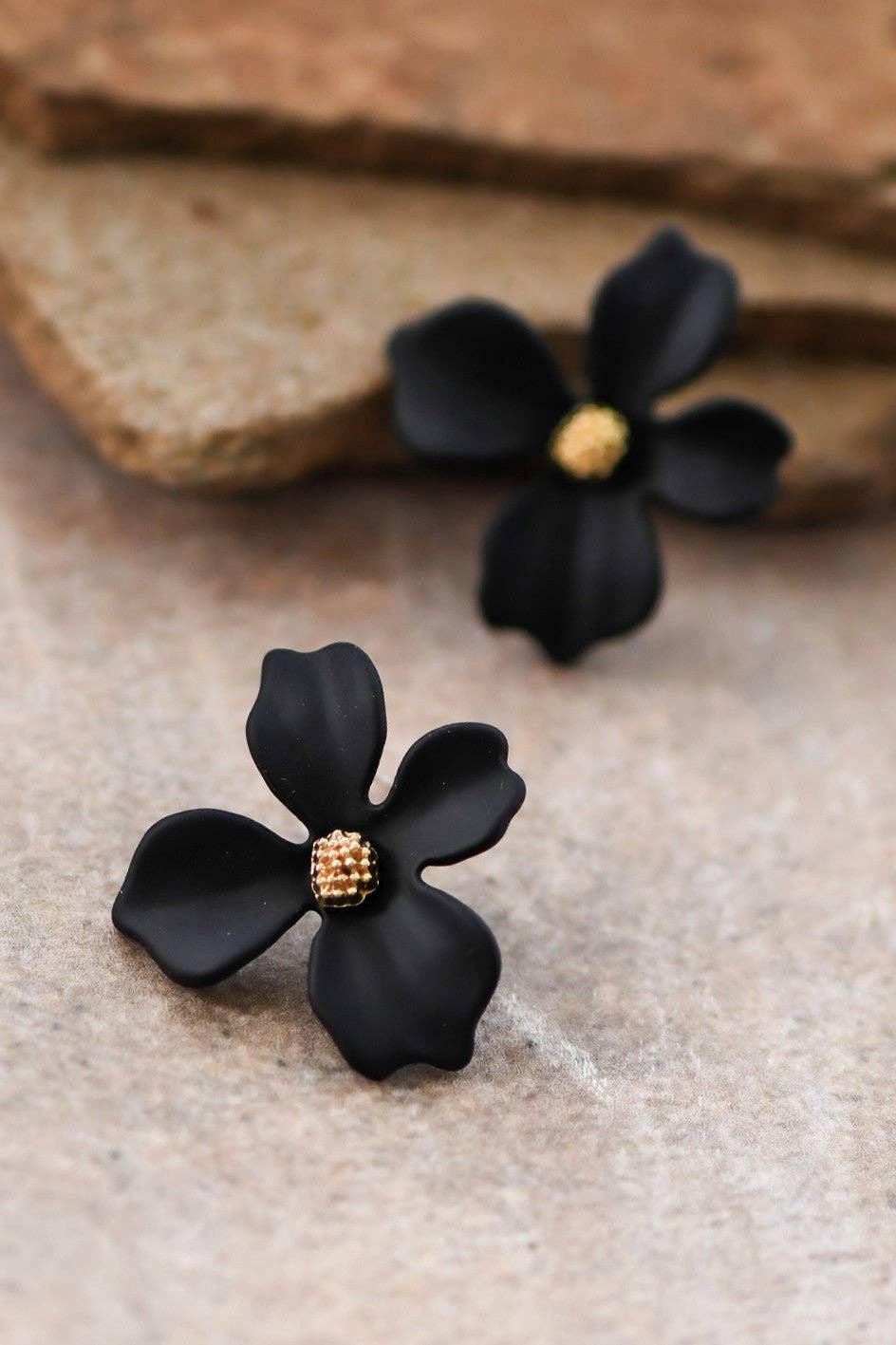 Black Painted Metal Flower Stud Earrings - 6761