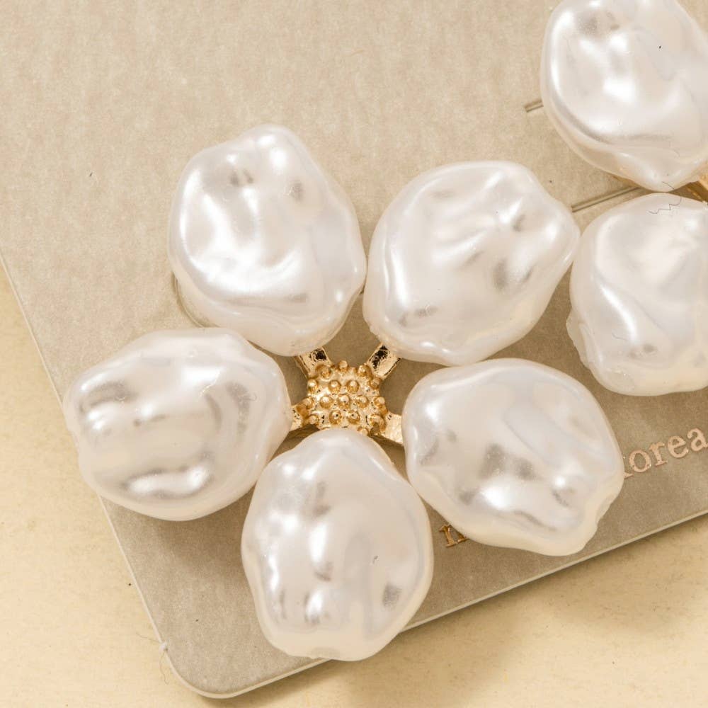 Lune Blanche · Chunky Pearl Flower Stud Earrings