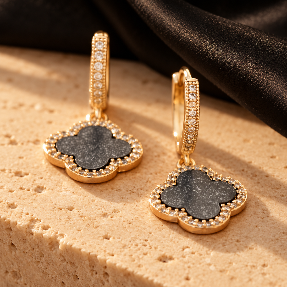 Trèfle Noir Earrings